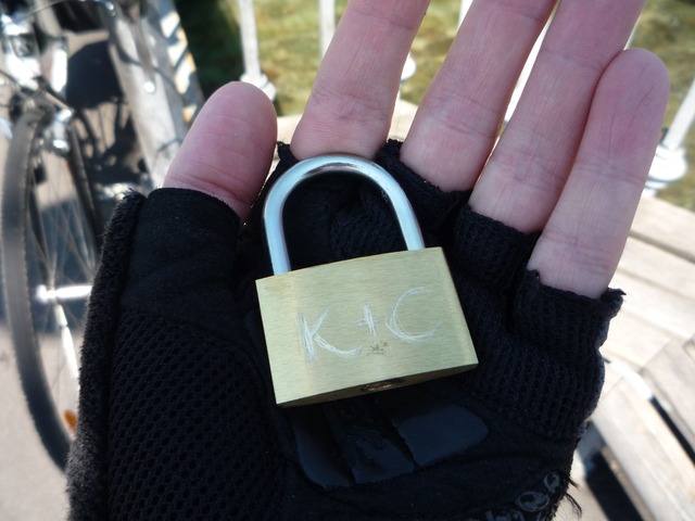 Holding lovelock, Bolzano