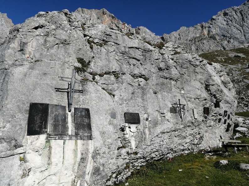 mountaineer memorial on the gehrenspitze
