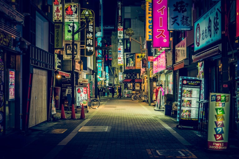 tokyo neon lights at night like lost in translation film