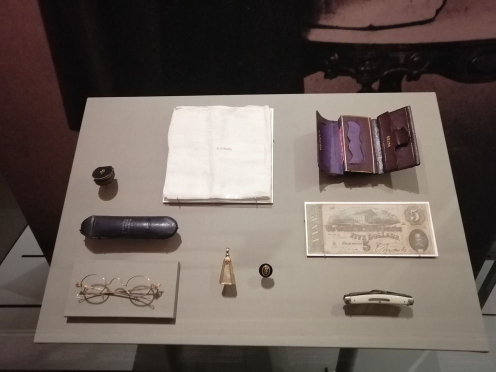 Contents of Abraham Lincoln's pockets when he was shot